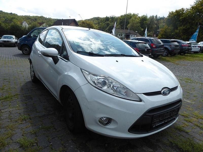 Frostweiß Gebraucht 2010 Ford Fiesta Kleinwagen | 2.000 € (Guter Preis) - Bild 1/4