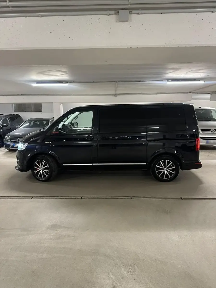 Gebraucht VW Multivan Highline 204 PS (150 kW) 2017 Schwarz Van / Kleinbus