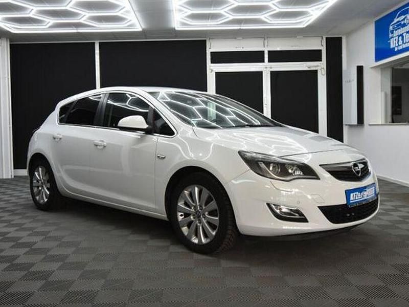 Gebraucht Opel Astra Innovation 179 PS (131 kW) 2011 Weiß Kombi