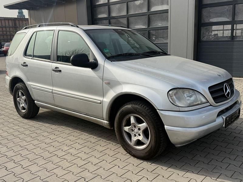 Gebraucht Mercedes ML320 218 PS (160 kW) 2001 Grau SUV