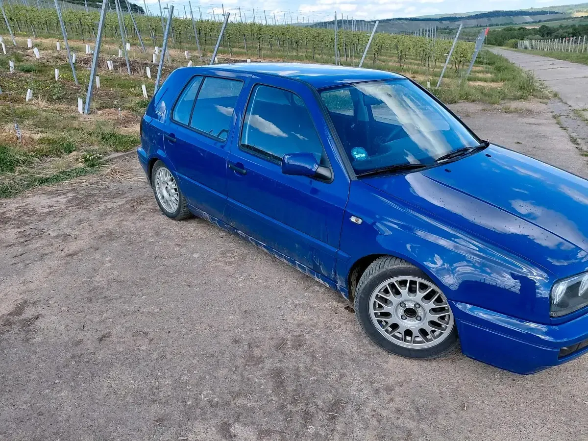 Brugt VW Golf III 75 HK (55 kW) 1997 Blå Hatchback