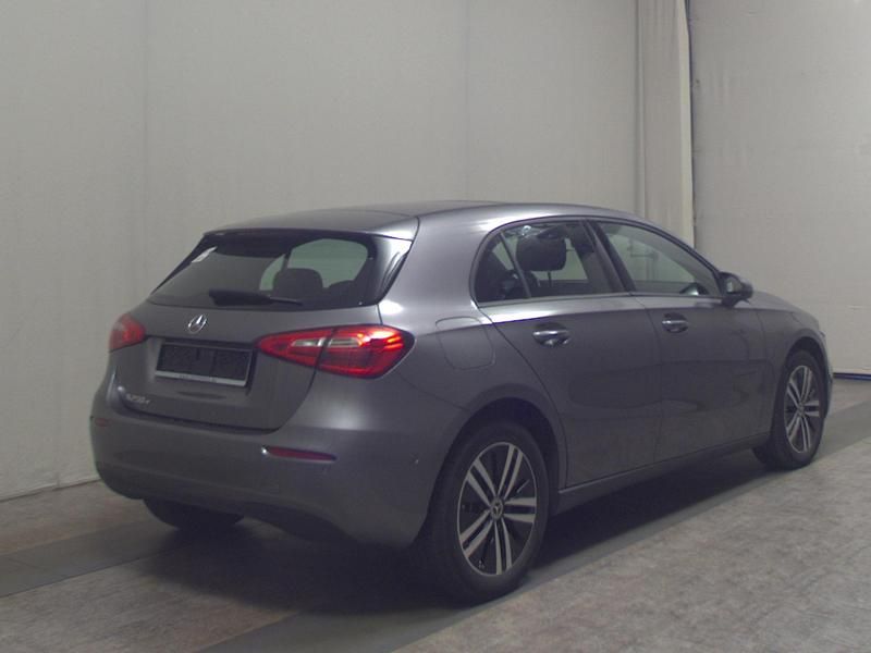 Gebraucht Mercedes A250 218 PS (160 kW) 2022 Grau Limousine