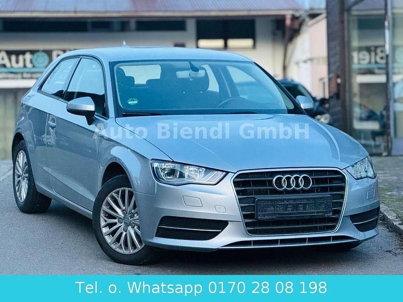 Silber Gebraucht 2015 Audi A3 Attraction Limousine | 8.499 € (Superpreis) - Bild 1/4