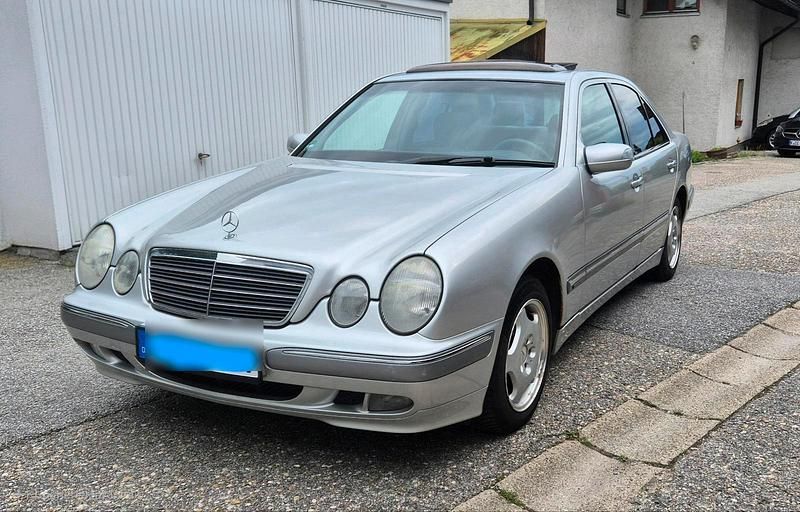 Silber Gebraucht 2001 Mercedes E200 Limousine | 3.500 € (Fairer Preis) - Bild 1/4