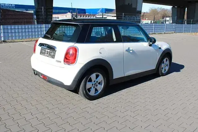 Używany Mini Cooper 136 KM (100 kW) 2015 Biały Hatchback