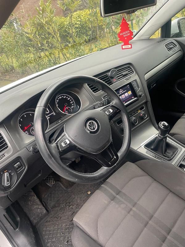 Gebraucht VW Golf VII 122 PS (89 kW) 2013 Weiß Kleinwagen