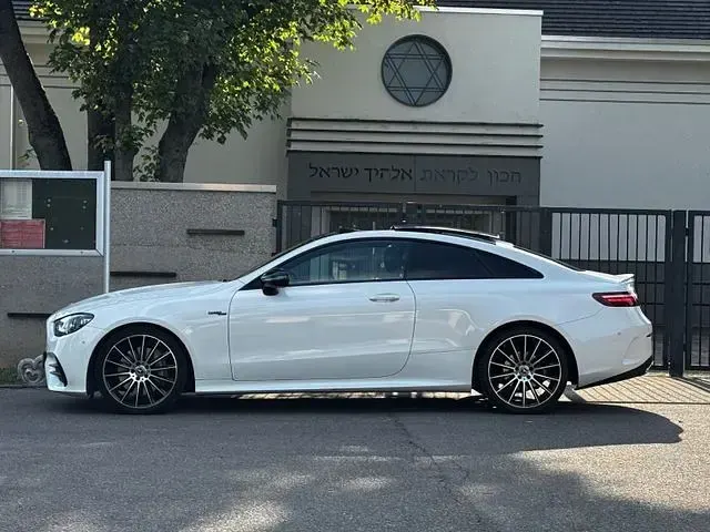 Gebraucht Mercedes E300 AMG line 258 PS (189 kW) 2021 Weiß Coupé