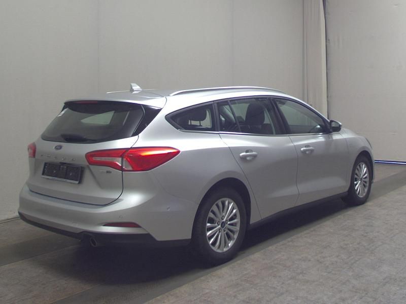 Gebraucht Ford Focus Titanium 125 PS (91 kW) 2021 Silber Limousine