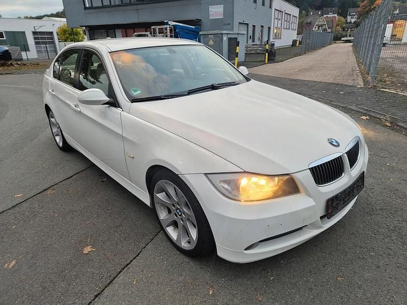 Weiß Gebraucht 2007 BMW 325 Limousine | 1.800 € (Superpreis) - Bild 1/4