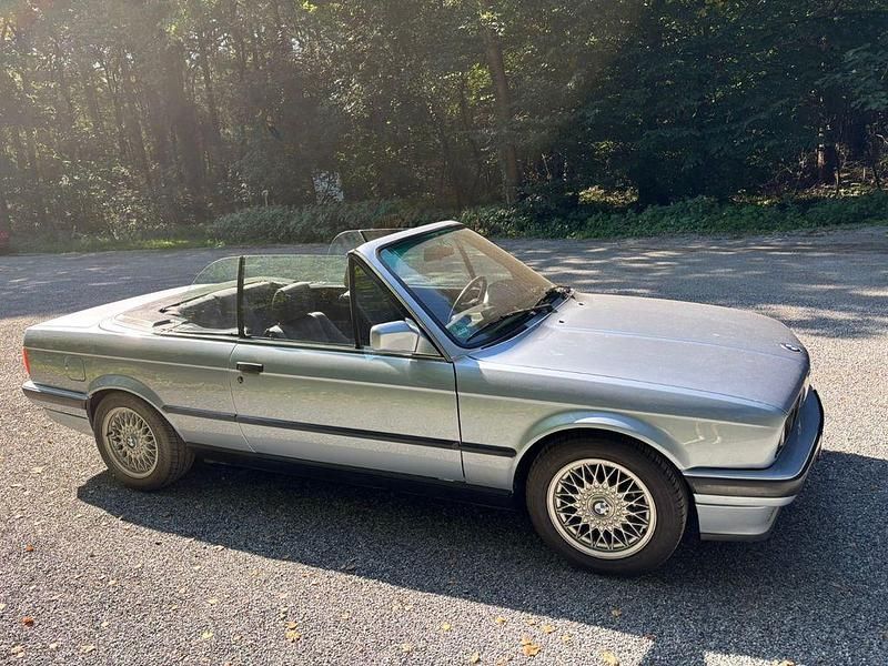 Gebraucht BMW 318 Basis 116 PS (85 kW) 1991 Blau Cabrio