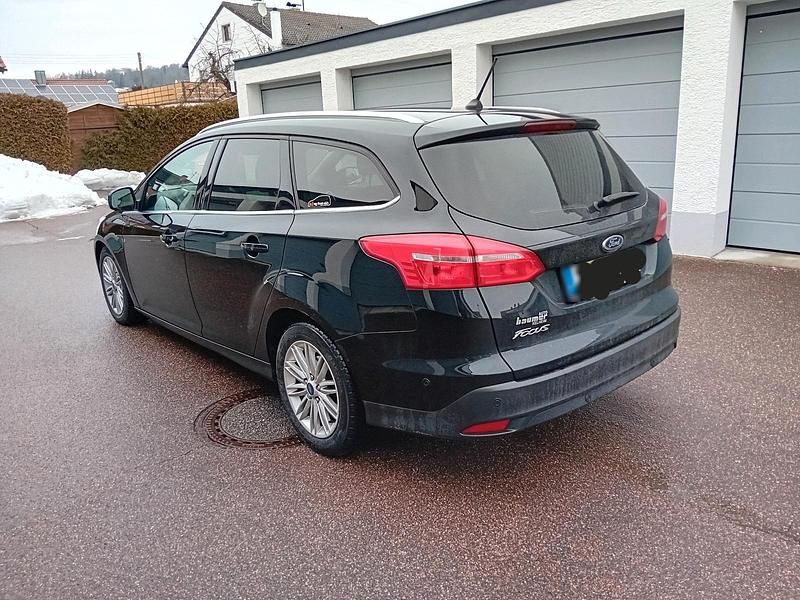 Gebraucht Ford Focus Titanium 120 PS (88 kW) 2018 Schwarz Kombi