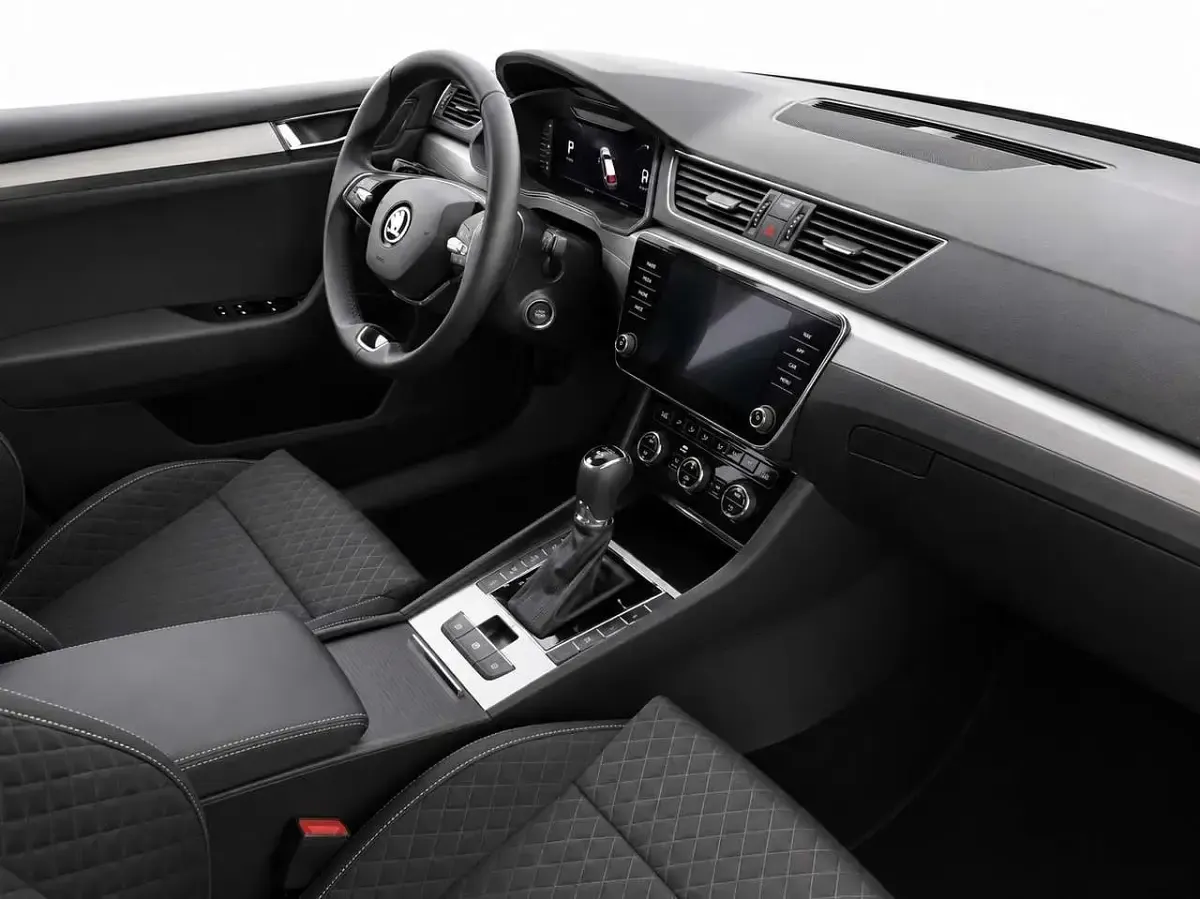 Gebraucht Skoda Superb Ambition 218 PS (160 kW) 2022 Moonweiss metallic Kombi