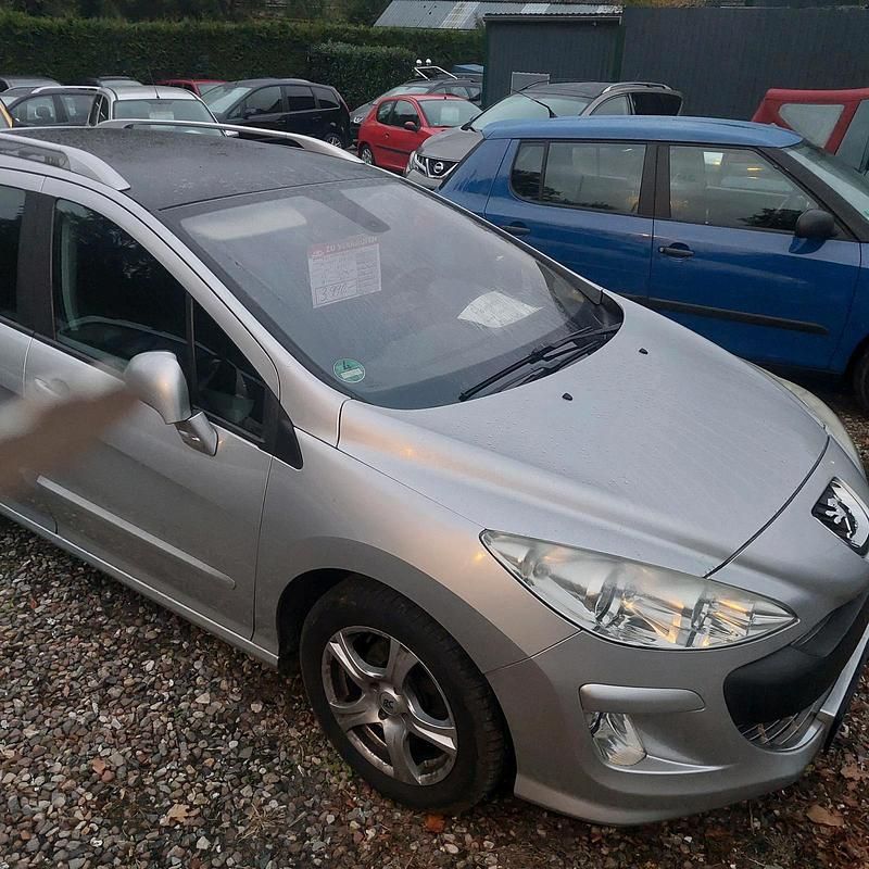 Gebraucht Peugeot 308 SW 112 PS (82 kW) 2011 Silber Kombi