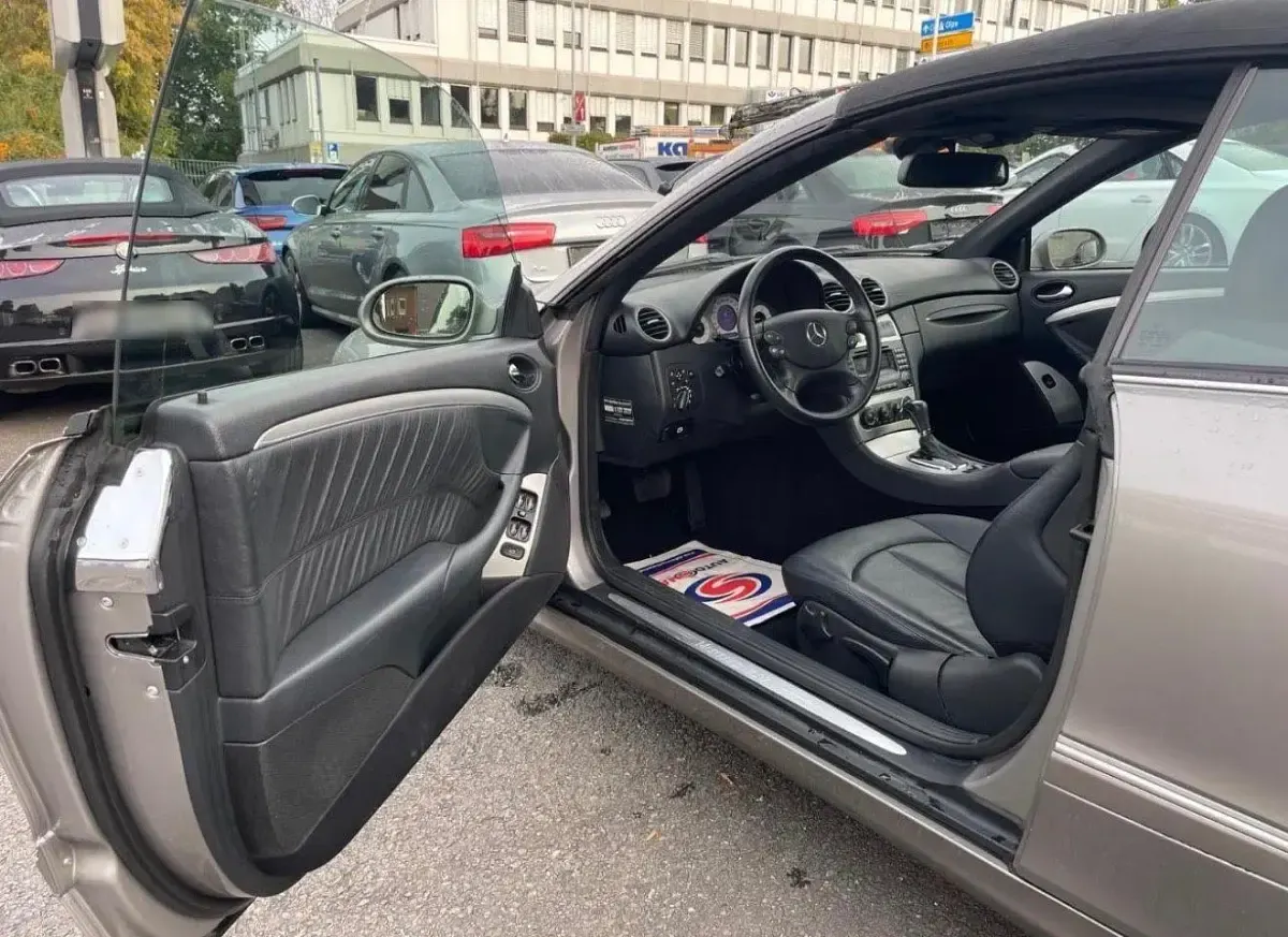 Gebraucht Mercedes CLK320 Avantgarde 224 PS (164 kW) 2009 Silber Cabrio