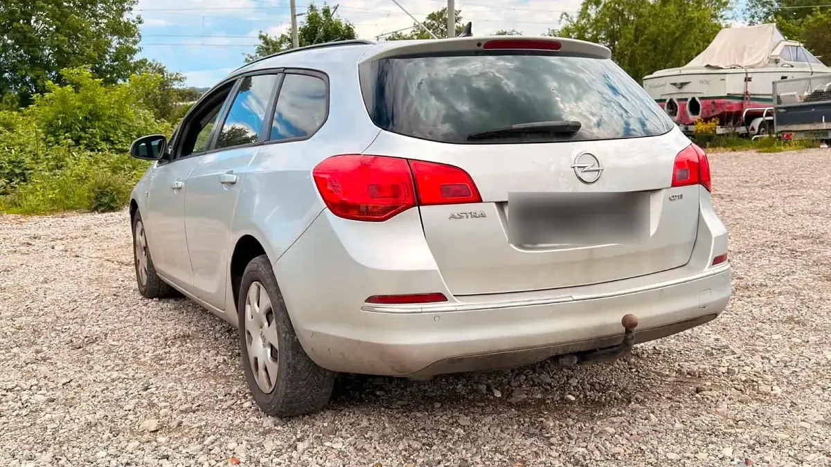 Gebraucht Opel Astra 110 PS (80 kW) 2011 Silber Kombi
