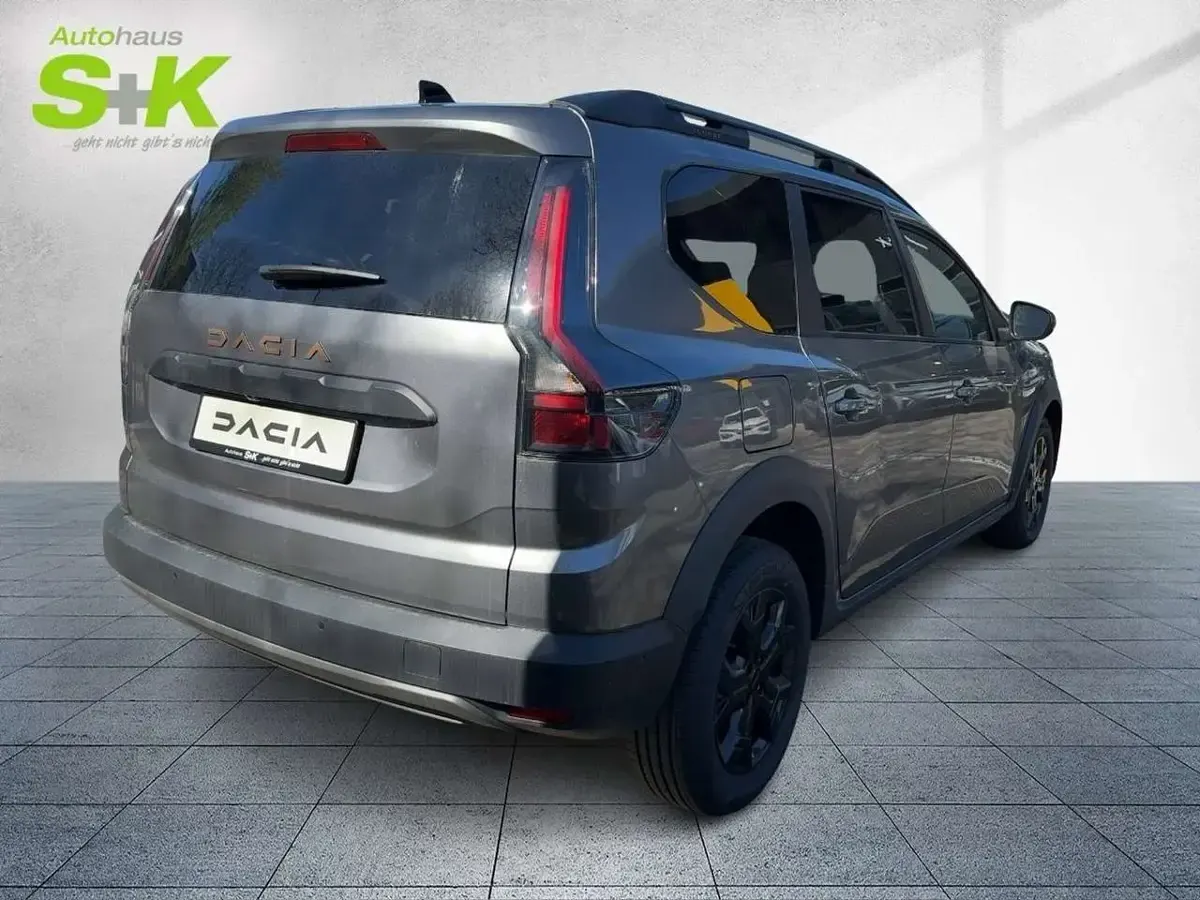 Neu Dacia Jogger Extreme 122 PS (89 kW) 2026 Dolomitgrau Van / Kleinbus