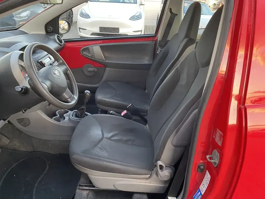Gebraucht Toyota Aygo Basis 68 PS (50 kW) 2009 Rot Kleinwagen