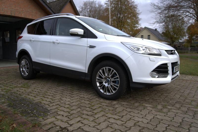 Gebraucht Ford Kuga 163 PS (119 kW) 2013 Weiß SUV