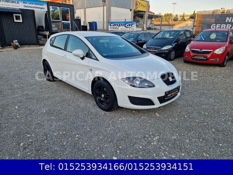 Candyweiß Gebraucht 2011 Seat Leon Reference Limousine | 4.890 € (Fairer Preis) - Bild 1/4