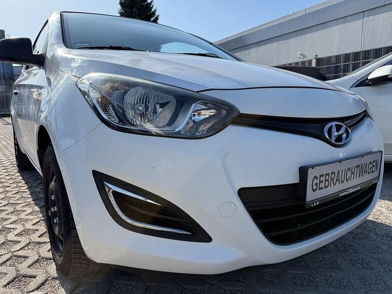 Gebraucht Hyundai i20 Classic 86 PS (63 kW) 2012 Weiß Kleinwagen