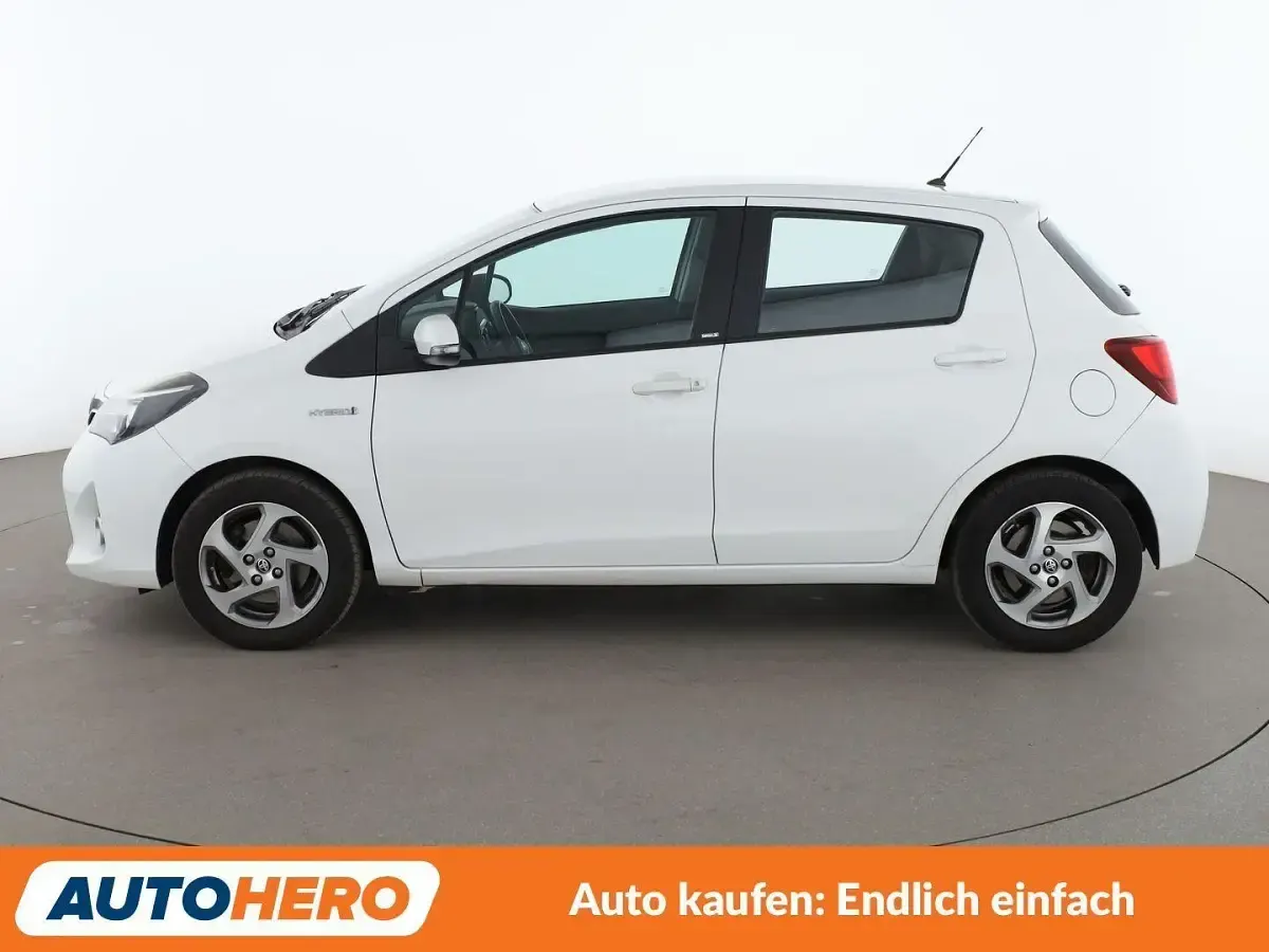 Gebraucht Toyota Yaris Hybrid Edition-S 101 PS (74 kW) 2017 Weiß Limousine