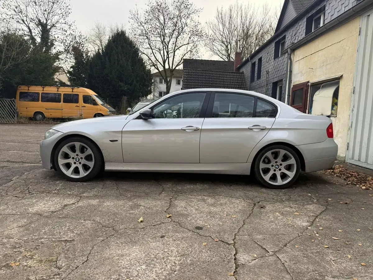 Gebraucht BMW 330 310 PS (228 kW) 2008 Silber Limousine