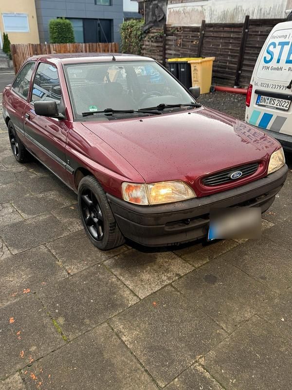 Rot Gebraucht 1993 Ford Escort Kleinwagen | 500 € - Bild 1/4