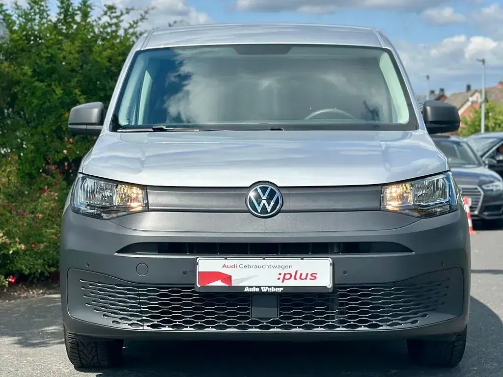 Gebraucht VW Caddy Maxi 102 PS (75 kW) 2023 Silber Van / Kleinbus