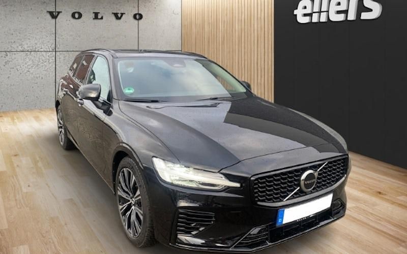 Gebraucht Volvo V60 Plus 350 PS (257 kW) 2024 Schwarz Kombi