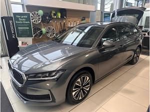 Neu Skoda Superb Selection 150 PS (110 kW) 2025 Grau (graphitegrau metallic) Kombi