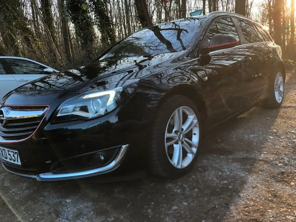 Gebraucht Opel Insignia Business 140 PS (102 kW) 2015 Schwarz Kombi