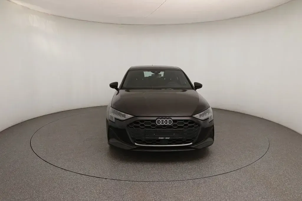 Gebraucht Audi A3 Ambiente 150 PS (110 kW) 2024 Schwarz Limousine