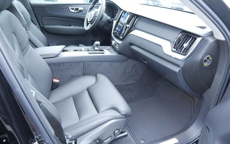 Gebraucht Volvo XC60 Plus 197 PS (144 kW) 2024 Onyx black metallic SUV