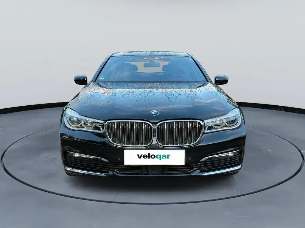 Gebraucht BMW 740 326 PS (239 kW) 2019 Schwarz Limousine