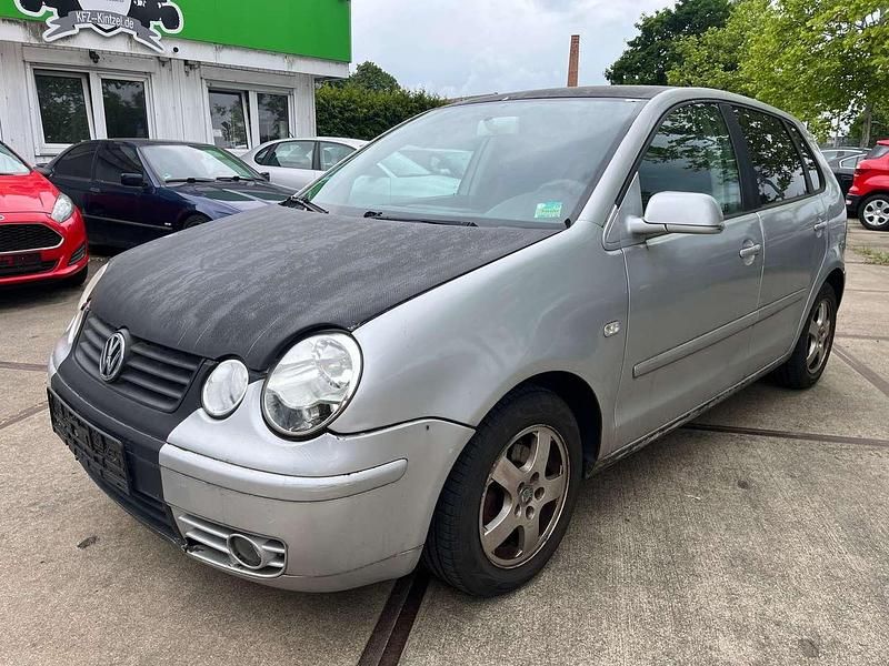 Silber Gebraucht 2004 VW Polo Limousine | 299 € (Superpreis) - Bild 1/4