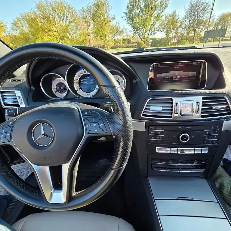Gebraucht Mercedes E200 184 PS (135 kW) 2016 Blau Cabrio