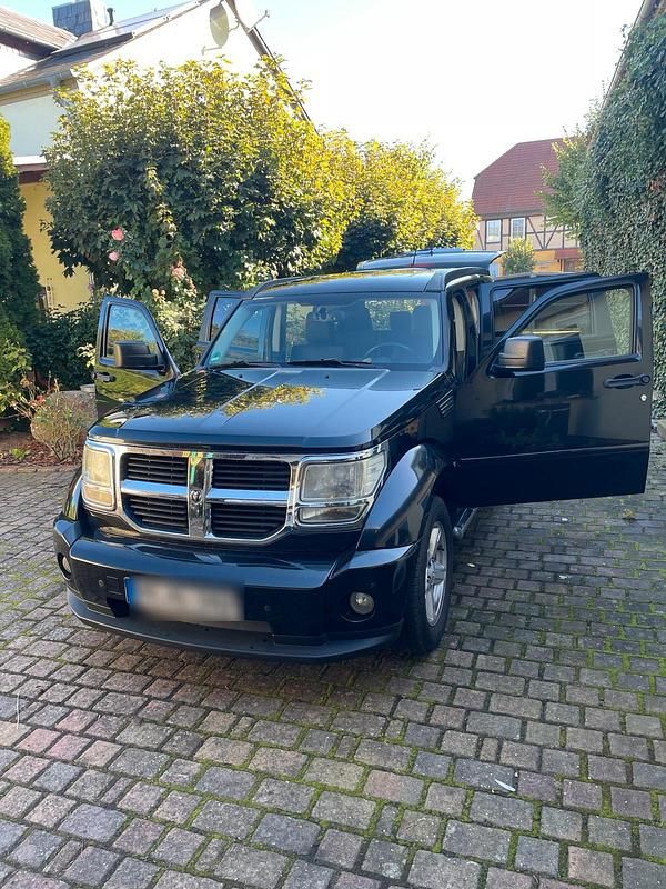 Schwarz Gebraucht 2010 Dodge Nitro SUV | 3.490 € (Superpreis) - Bild 1/4