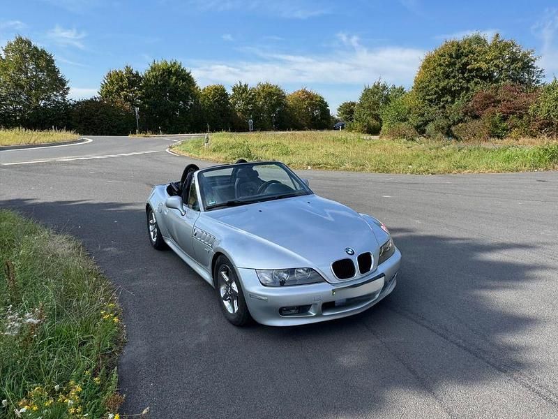 Silber Gebraucht 2000 BMW Z3 Performance Cabrio | 10.490 € (Etwas zu teuer) - Bild 1/4