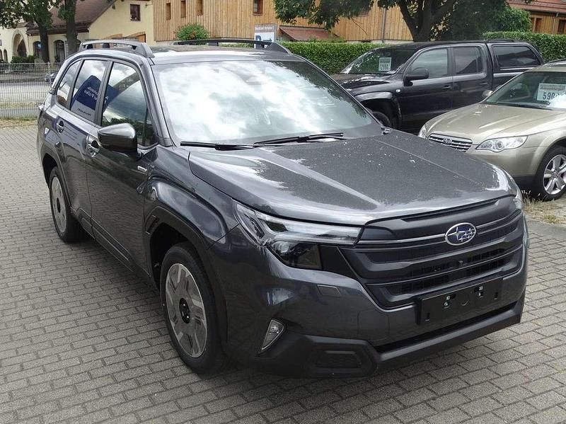 Neu Subaru Forester Exclusive+ 136 PS (100 kW) 2025 Magnetite  grey SUV