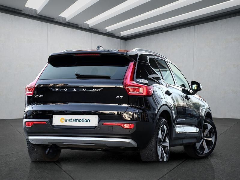 Gebraucht Volvo XC40 Core 163 PS (119 kW) 2024 Schwarz SUV