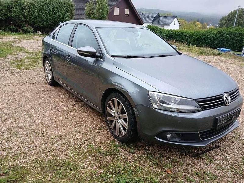 Platinum grey Gebraucht 2012 VW Jetta Highline Limousine | 4.300 € (Superpreis) - Bild 1/4