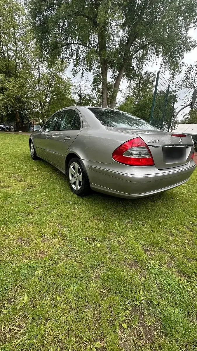 Gebraucht Mercedes E220 170 PS (125 kW) 2007 Gold Limousine
