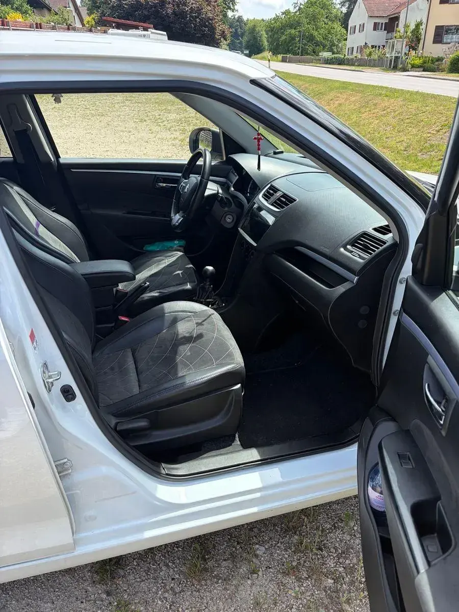 Gebraucht Suzuki Swift X-TRA 94 PS (69 kW) 2015 Weiß Kleinwagen