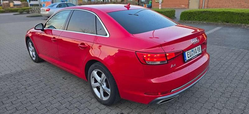 Gebraucht Audi A4 Comfort 190 PS (139 kW) 2019 Blau Limousine