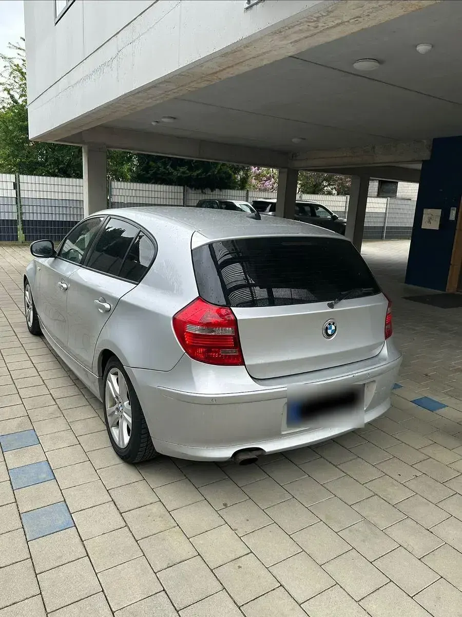 Gebraucht BMW 118 Lifestyle 143 PS (105 kW) 2011 Silber Kleinwagen