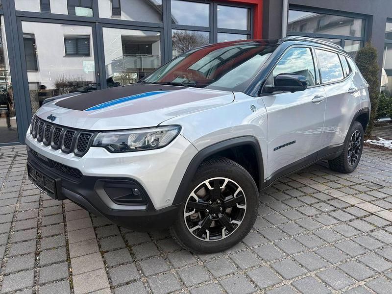 Gebraucht Jeep Compass Trailhawk 179 PS (131 kW) 2022 Silber SUV