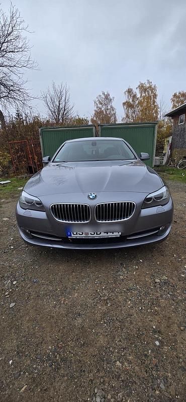 Grau Gebraucht 2010 BMW 525 Limousine | 13.999 € (Fairer Preis) - Bild 1/4