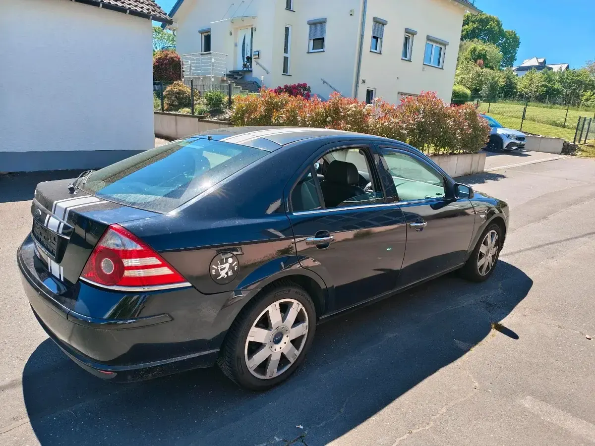 Gebraucht Ford Mondeo 173 PS (127 kW) 2005 Schwarz Limousine