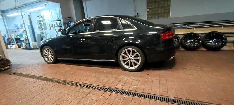 Gebraucht Audi A4 120 PS (88 kW) 2009 Schwarz Limousine