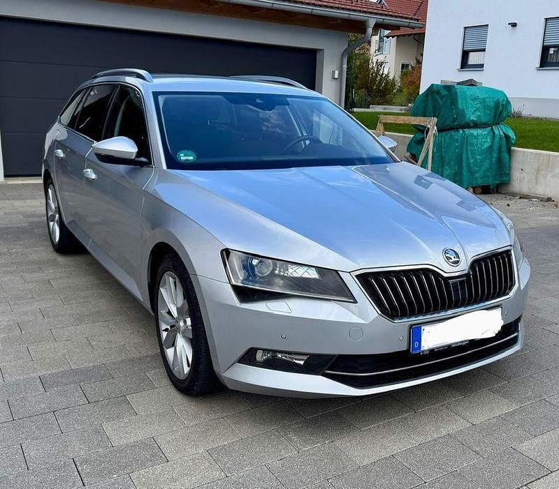 Grau Gebraucht 2017 Skoda Superb Style Kombi | 14.990 € (Guter Preis) - Bild 1/4